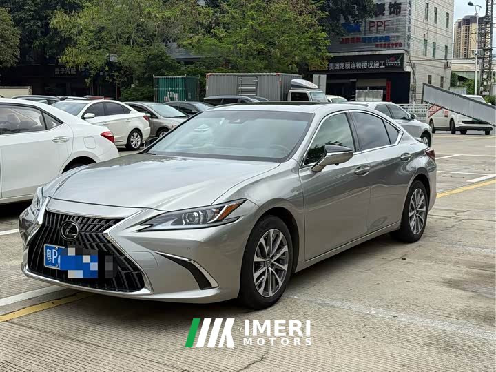Lexus ES 300h Excellence Edition