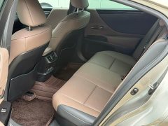 Lexus ES 300h Excellence Edition - ფოტო 5