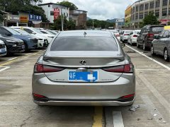 Lexus ES 300h Excellence Edition - ფოტო 8