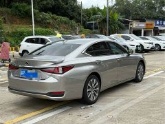 Lexus ES 300h Excellence Edition - ფოტო 9