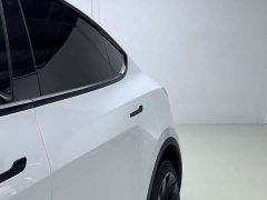 Tesla Model Y Long Range All-Wheel Drive - ფოტო 12