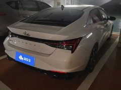 Hyundai Elantra 2022 1.5L CVT Luxury - ფოტო 3