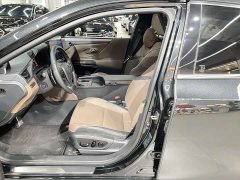 Lexus ES 300h Premium Edition - ფოტო 4