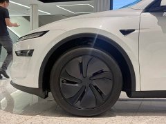 Tesla Model Y Rear-Wheel Drive - ფოტო 20