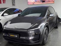 Tesla Model Y Rear-Wheel Drive - ფოტო 1