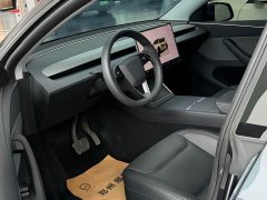 Tesla Model Y Rear-Wheel Drive - ფოტო 10