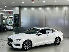 Volvo S60 B4 Smart Luxury Edition - ფოტო 1