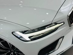 Volvo S60 B4 Smart Luxury Edition - ფოტო 11