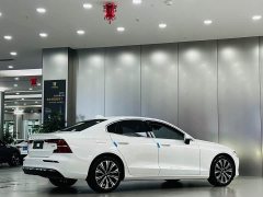 Volvo S60 B4 Smart Luxury Edition - ფოტო 7