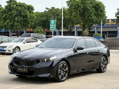 BMW 5 Series 525Li M Sport Package - ფოტო 1