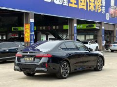 BMW 5 Series 525Li M Sport Package - ფოტო 18