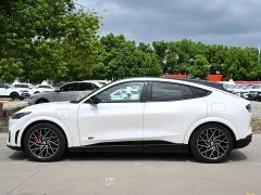 Ford Mustang Mach-E 2021 GT - ფოტო 2