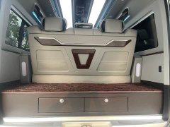 Toyota HIACE 3.5L Automatic 7-Seater - ფოტო 13