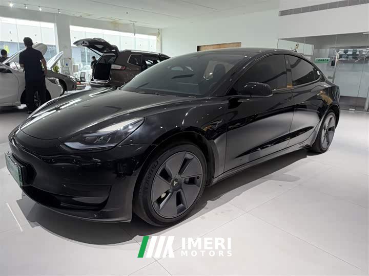 Tesla Model 3 Rear-Wheel Drive
