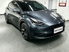 Tesla Model Y Rear-Wheel Drive - ფოტო 3
