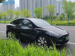 Tesla Model Y Rear-Wheel Drive - ფოტო 17