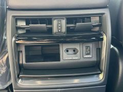 Toyota Alphard Hybrid 2.5L Premium Gold Edition - ფოტო 17