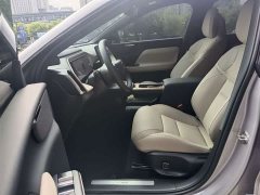 Volvo XC70 Plug-in Hybrid 2026 Two-Wheel Drive Long Range Core - ფოტო 9