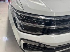Volkswagen Touareg 300TSI Two-Wheel Drive Moonlight Edition - ფოტო 12