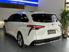 Toyota Sienna 2.5L Hybrid Platinum Edition - ფოტო 3