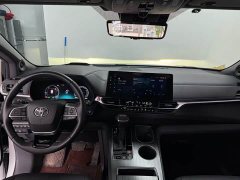 Toyota Sienna 2.5L Hybrid Platinum Edition - ფოტო 5
