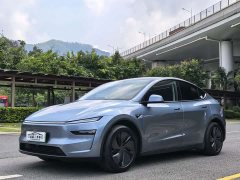 Tesla Model Y Rear-Wheel Drive - ფოტო 1