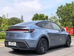 Tesla Model Y Rear-Wheel Drive - ფოტო 10