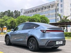 Tesla Model Y Rear-Wheel Drive - ფოტო 9