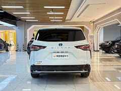 Toyota Sienna 2023 2.5L Hybrid Luxury - ფოტო 4