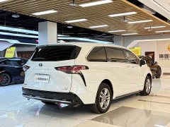 Toyota Sienna 2023 2.5L Hybrid Luxury - ფოტო 5