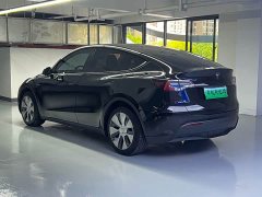 Tesla Model Y Long Range All-Wheel Drive - ფოტო 11