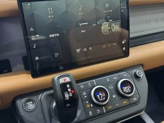 Land Rover Defender 110 3.0T P400 Dark Edition - ფოტო 10