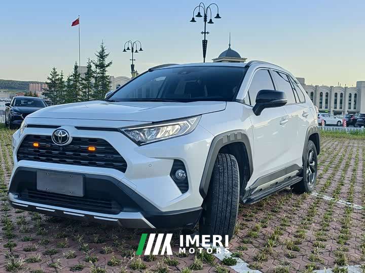 Toyota RAV4 2.0L CVT AWD Fashion Plus