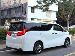 Toyota Alphard Hybrid 2.5L Luxury - ფოტო 14
