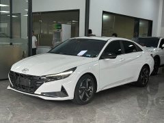 Hyundai Elantra 1.5L CVT Luxury - ფოტო 1