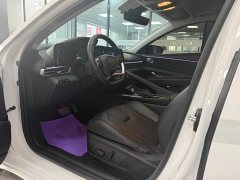 Hyundai Elantra 1.5L CVT Luxury - ფოტო 4