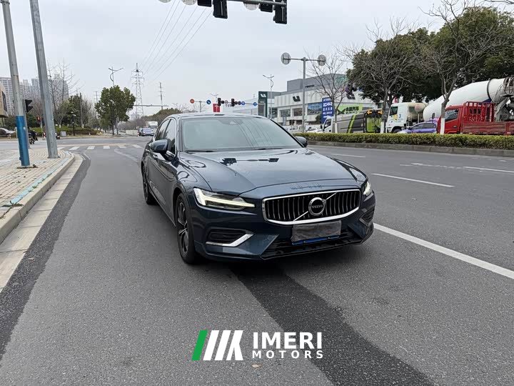 Volvo S60 T4 Intelligent Luxury Edition - ავტომობილი ჩინეთიდან