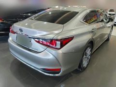 Lexus ES 200 Excellence Edition - ფოტო 3