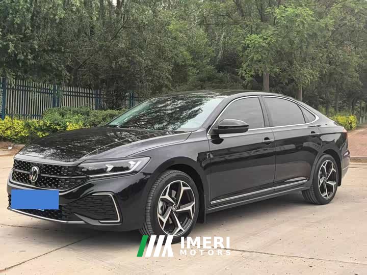 Volkswagen Passat Outstanding Edition 380TSI Dragon Ascendant Version