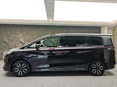FAW Red Flag HQ9 2.0T Smart Connected Premium Edition - ფოტო 3