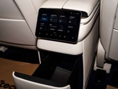 NIO ES8 Six-Seat Executive Signature Edition - ფოტო 18