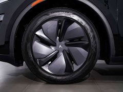 Tesla Model Y Rear-Wheel Drive - ფოტო 6