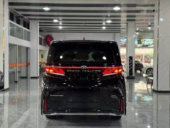Toyota Vellfire Crown Hybrid 2.5L Executive Premier Edition - photo 13