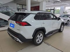 Toyota RAV4 2.0L CVT FWD Urban Edition - ფოტო 3