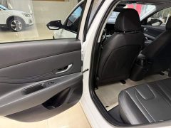 Hyundai Elantra 1.5L CVT Luxury - ფოტო 17