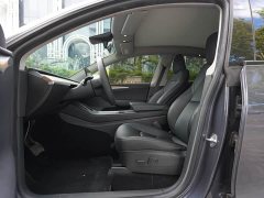Tesla Model Y Rear-Wheel Drive - ფოტო 13