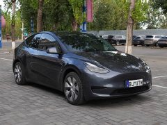 Tesla Model Y Rear-Wheel Drive - ფოტო 3