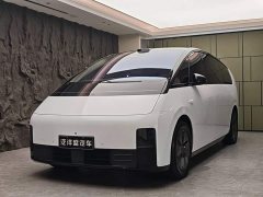 Li Auto MEGA Home Family Edition - ფოტო 1