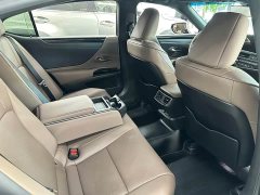 Lexus ES 200 Excellence Edition - ფოტო 16