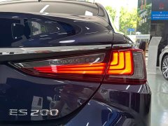 Lexus ES 200 Excellence Edition - ფოტო 7